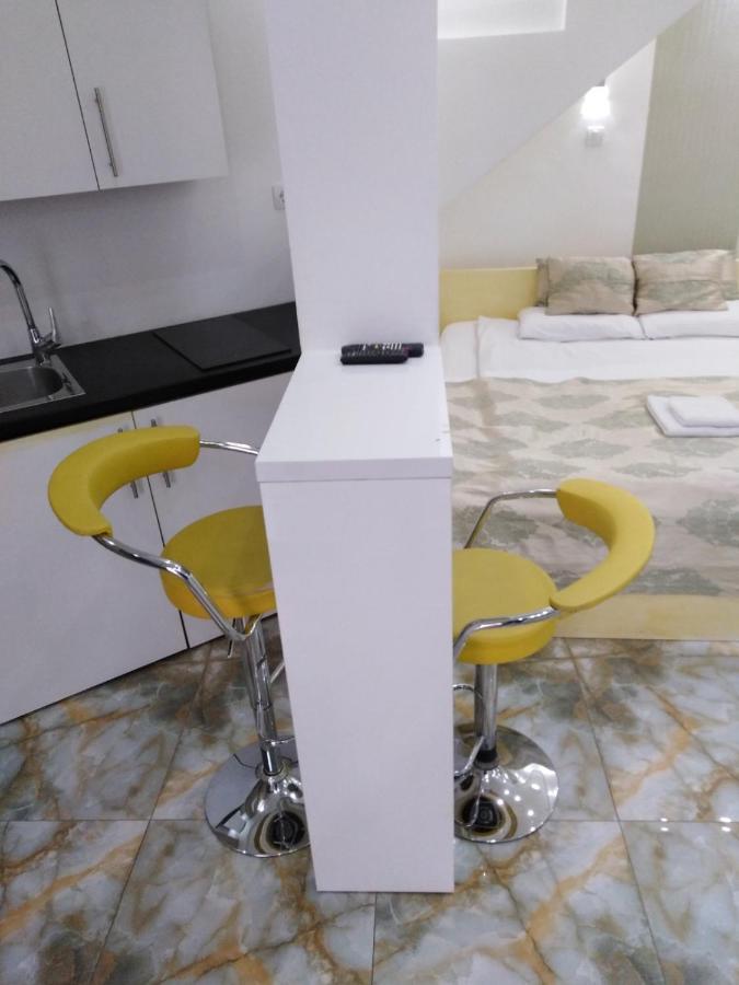 Lepi Apartments โนวีปาซาร์ ภายนอก รูปภาพ
