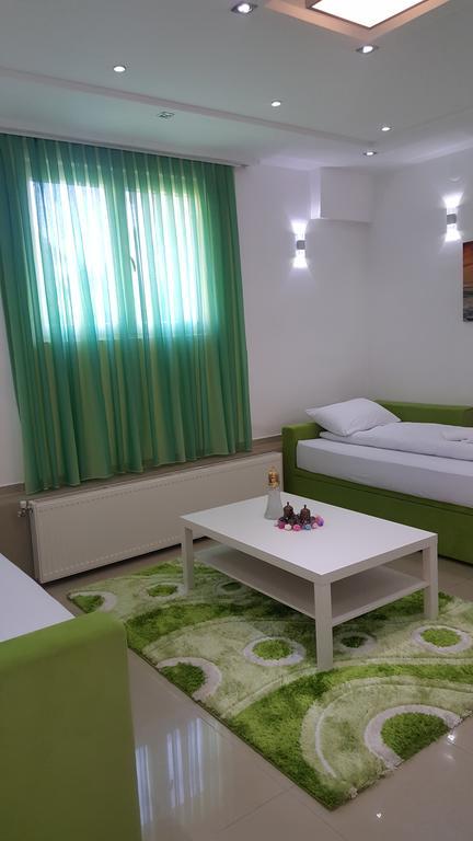 Lepi Apartments โนวีปาซาร์ ภายนอก รูปภาพ