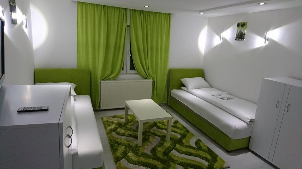 Lepi Apartments โนวีปาซาร์ ภายนอก รูปภาพ